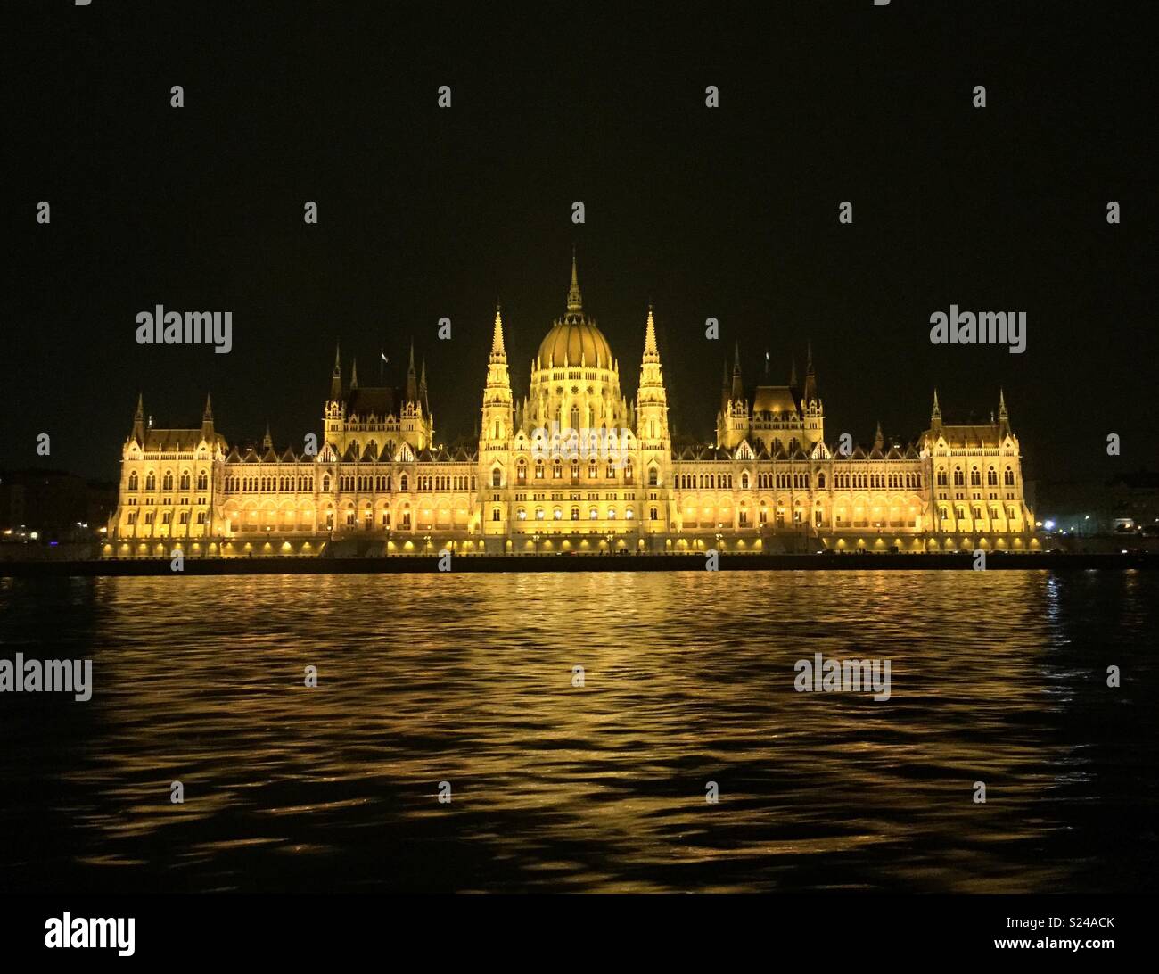 Budapest parliament night view hi-res stock photography and images - Alamy