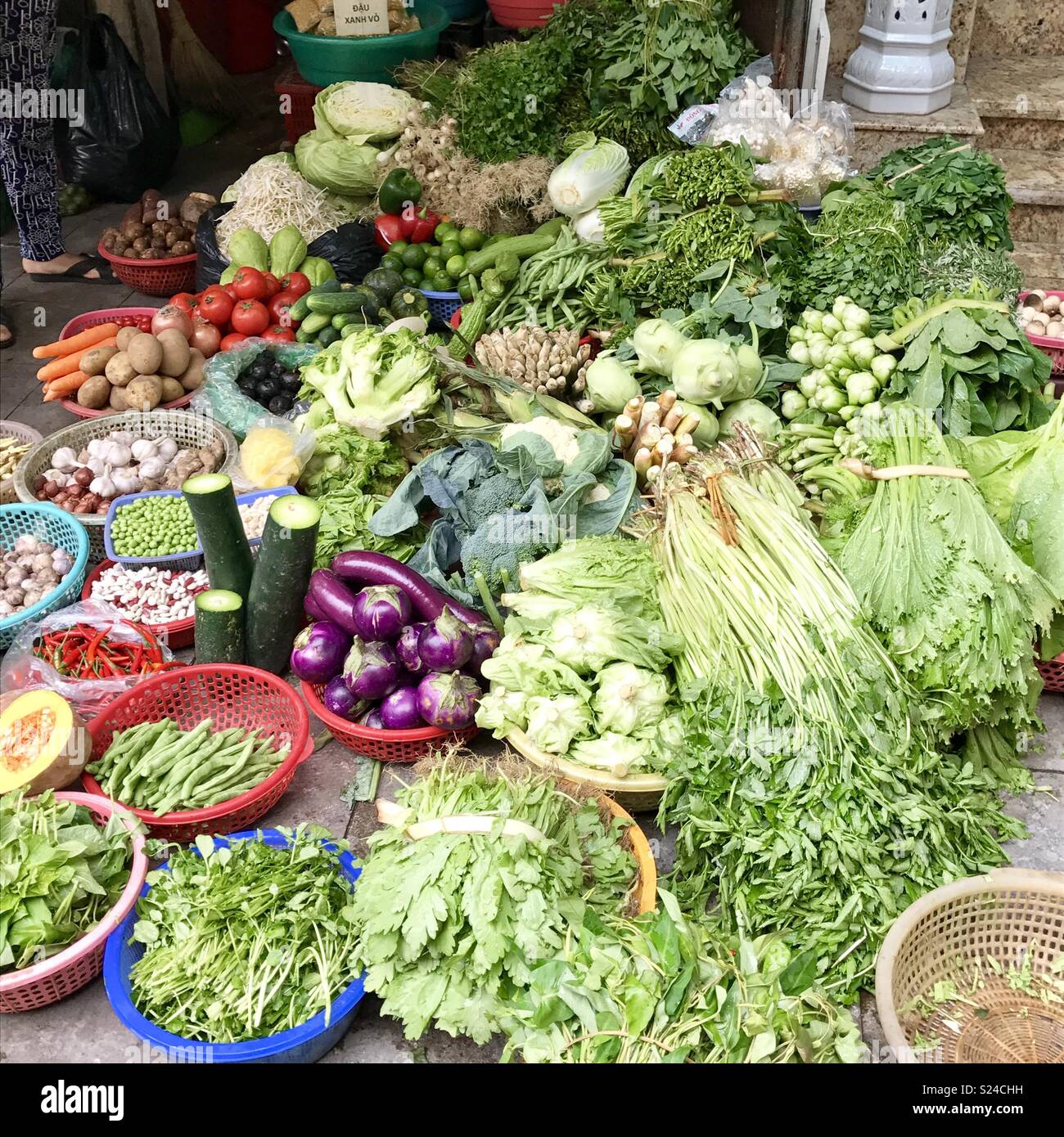 Streetmarket, fruit & veg, Hanoi, Vietnam Stock Photo