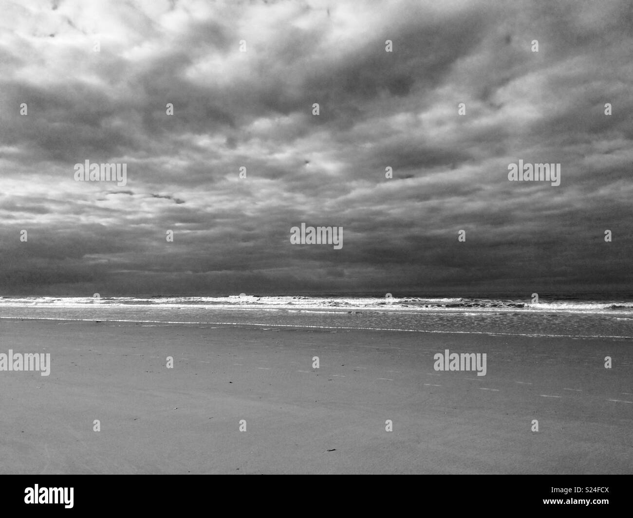 Black and White Beach and Sky Stock Photo - Alamy