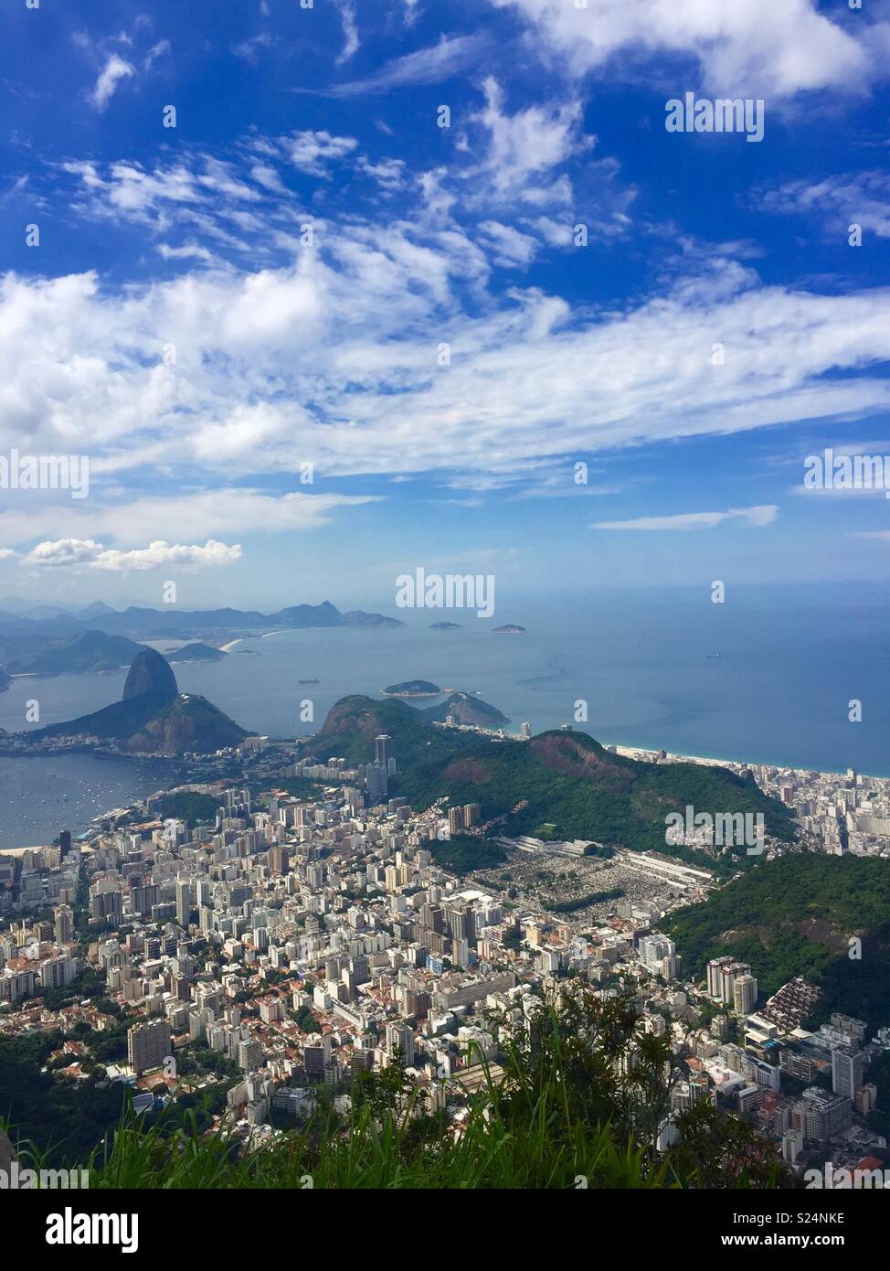Overlooking Rio de Janeiro’s stunning coast Stock Photo