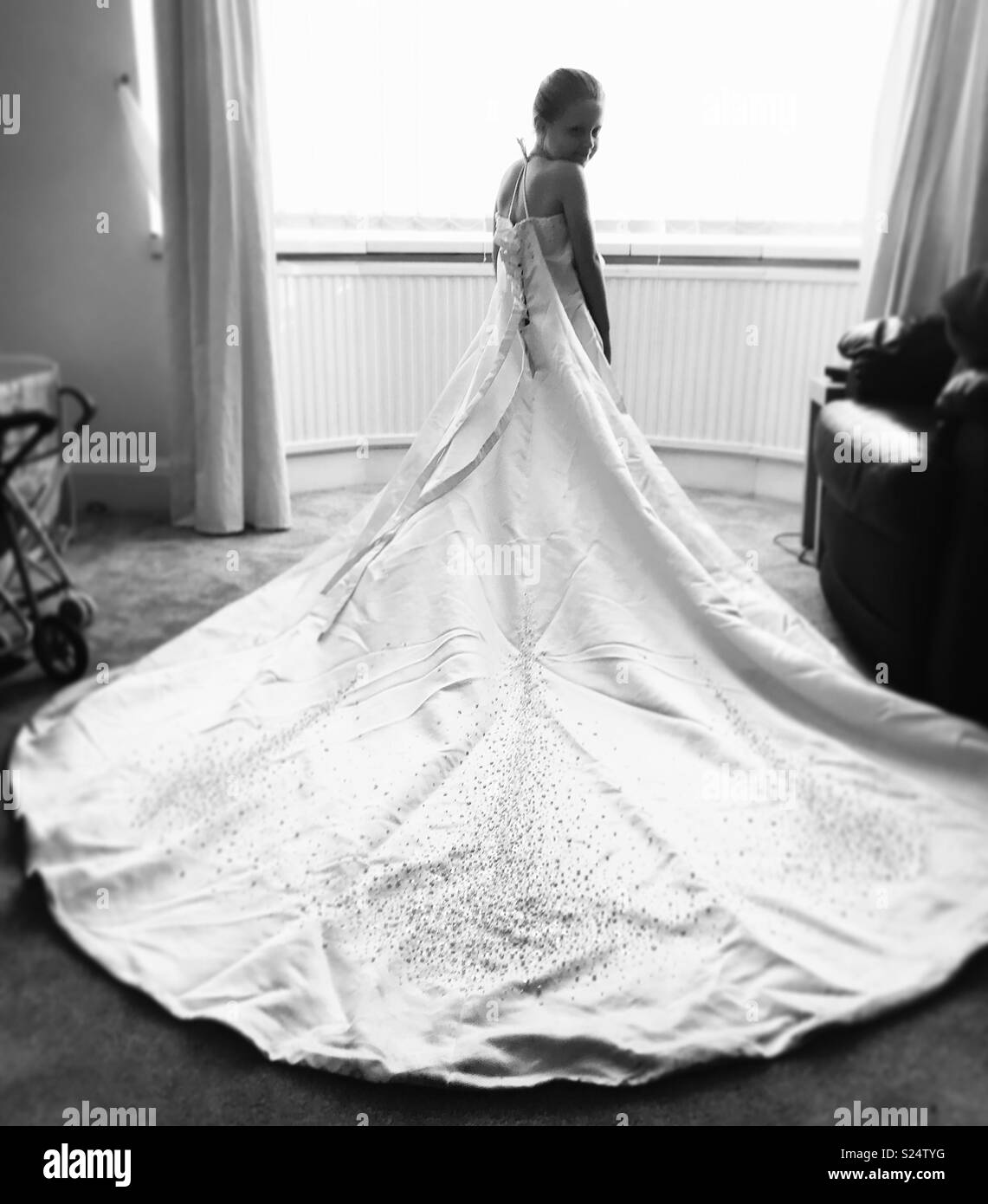 little-girl-in-wedding-dress-stock-photo-alamy