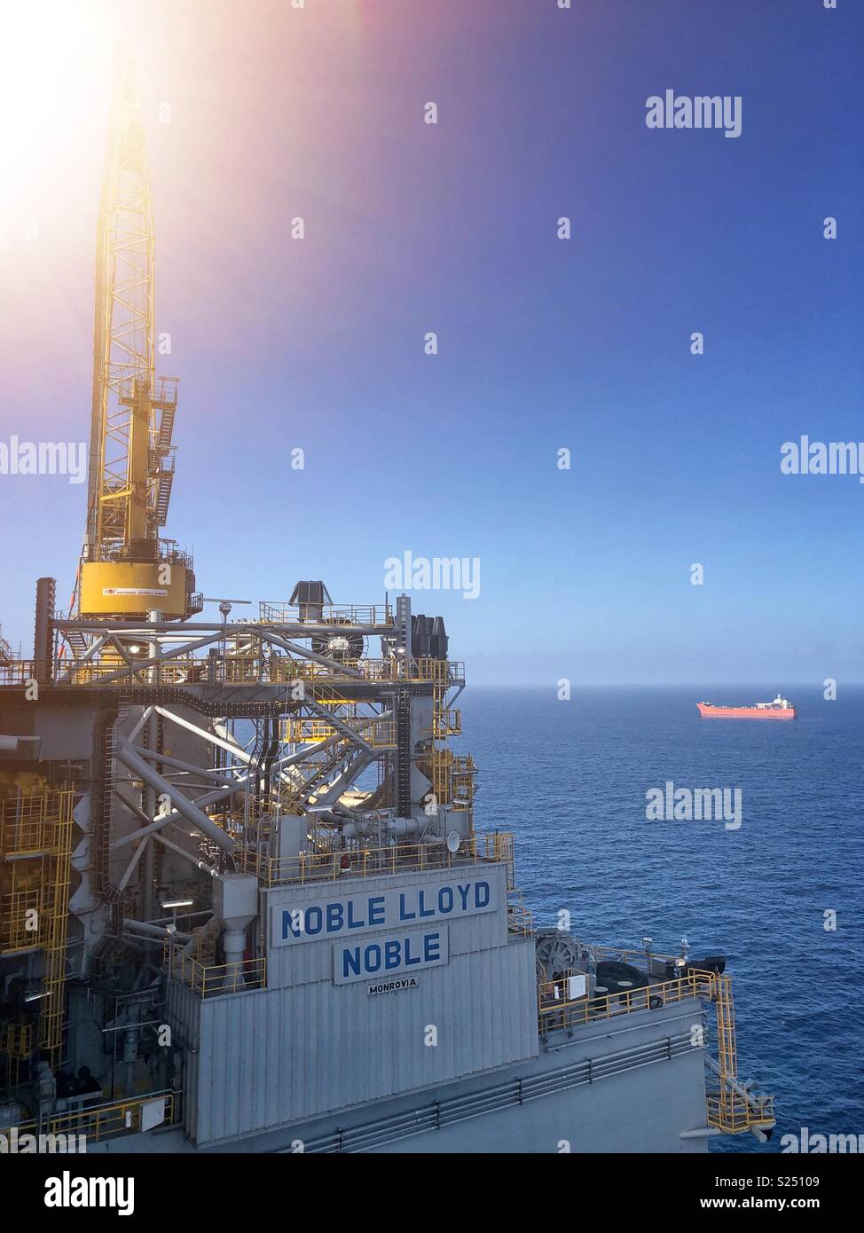 Noble Lloyd Noble drilling rig: credit Lee Ramsden / Alamy Stock Photo