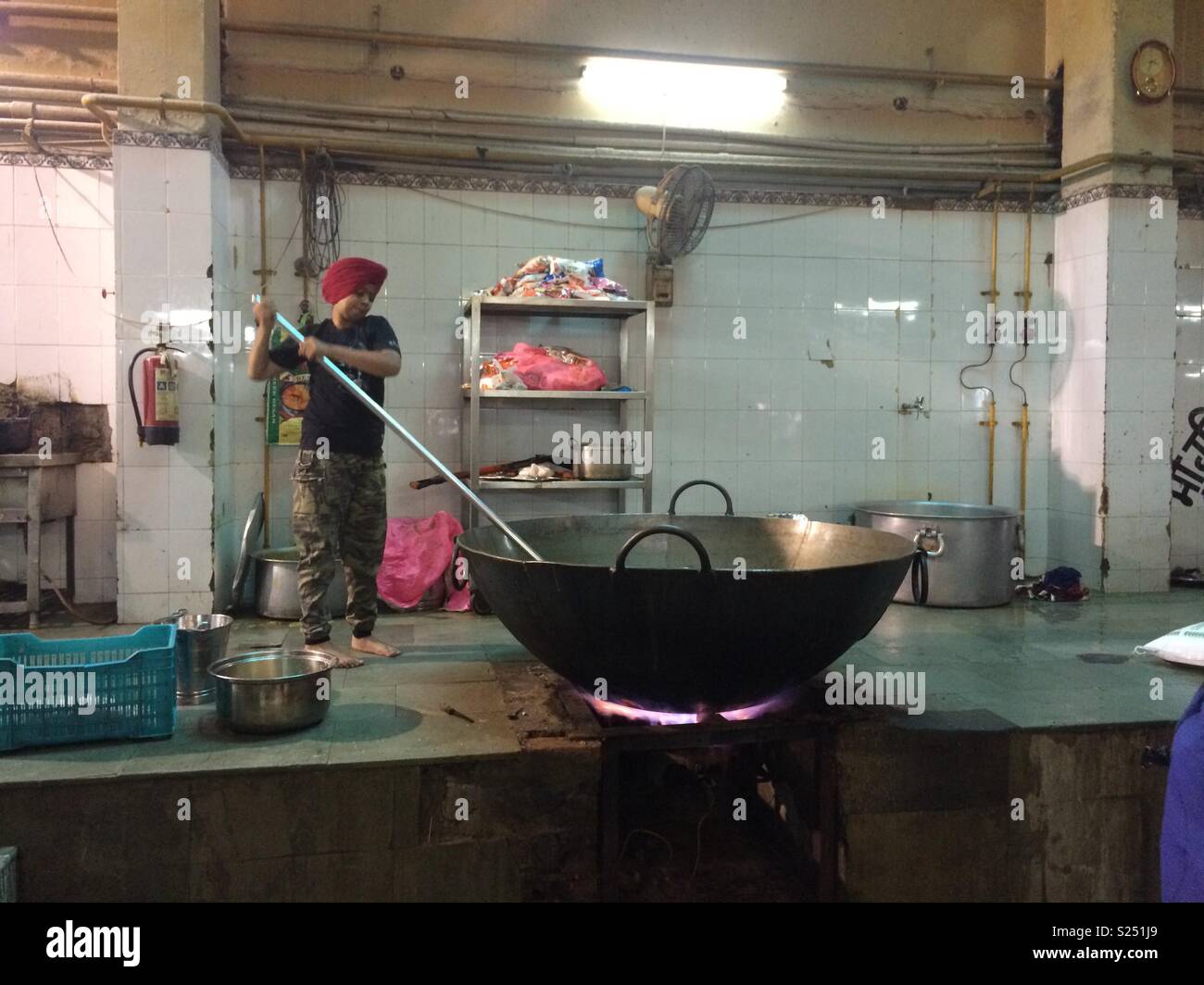 Preparing the community meal at the Gurudwara Bangla Sahib in Delhi, India Stock Photo
