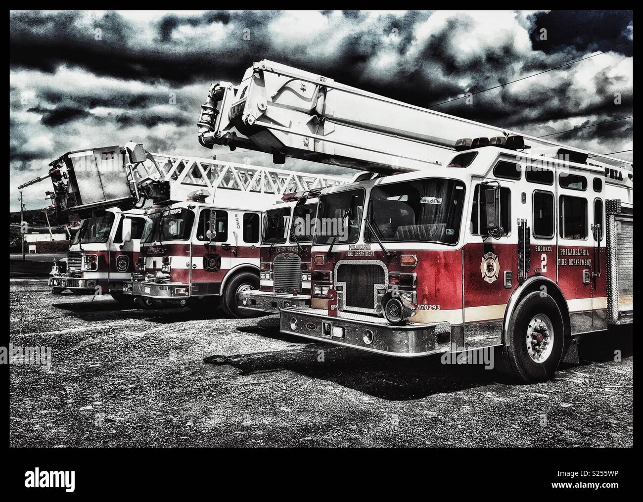 Red fire trucks hi-res stock photography and images - Alamy