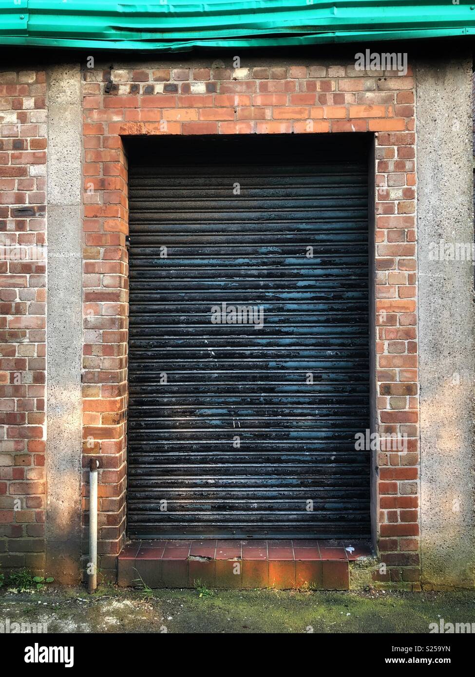 Metal shutters hires stock photography and images Alamy