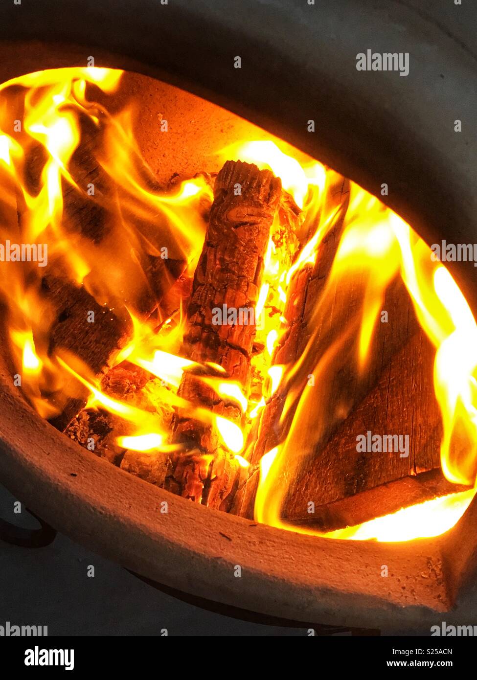 Chiminea hires stock photography and images Alamy