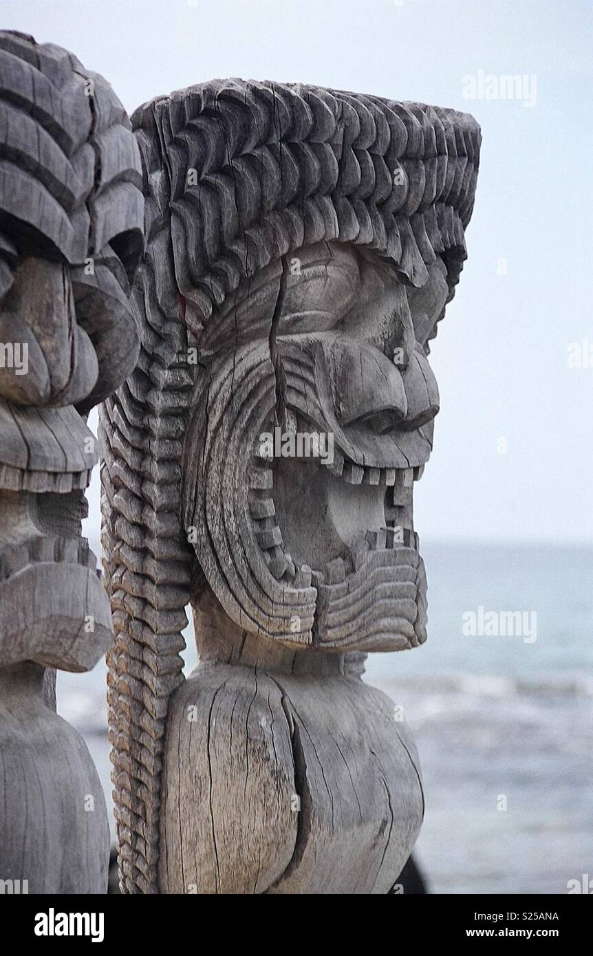 Hawaii tiki wood carving hi-res stock photography and images - Alamy