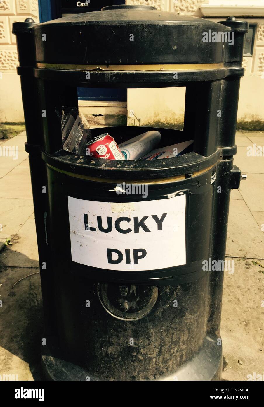 Rubbish bin funny hires stock photography and images Alamy
