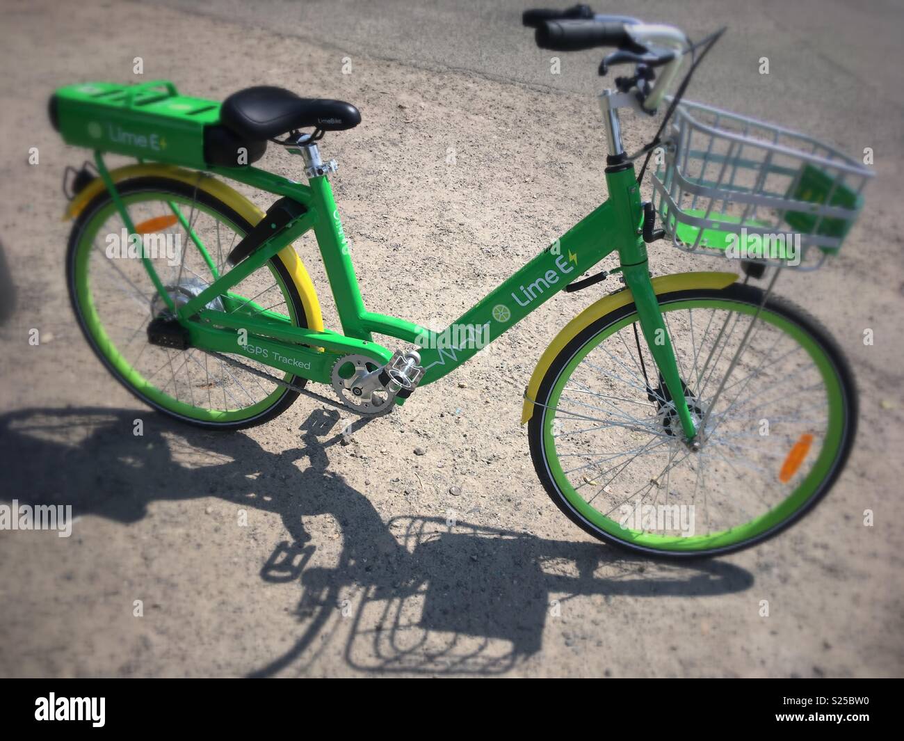 Lime e sharing bike in Berlin, Germany Stock Photo - Alamy