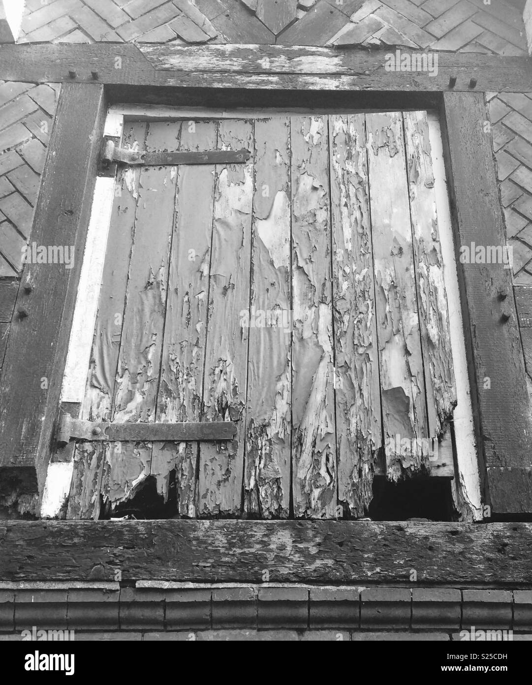 Old Barn Door Stock Photo Alamy old-barn-door-stock-photo-alamy