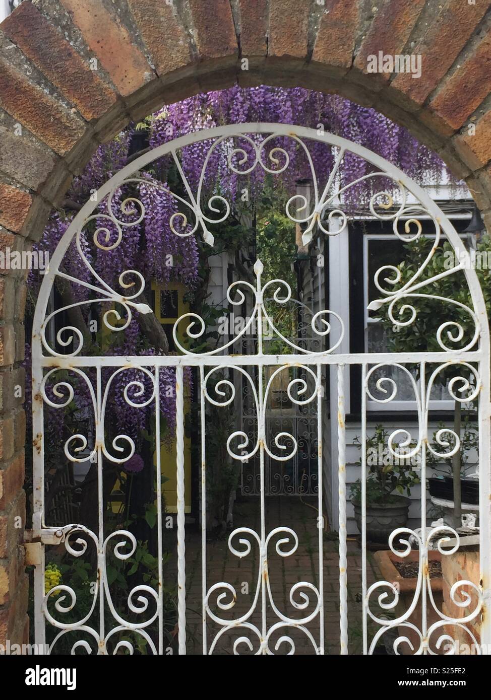 White wrought iron gate hi-res stock photography and images - Alamy