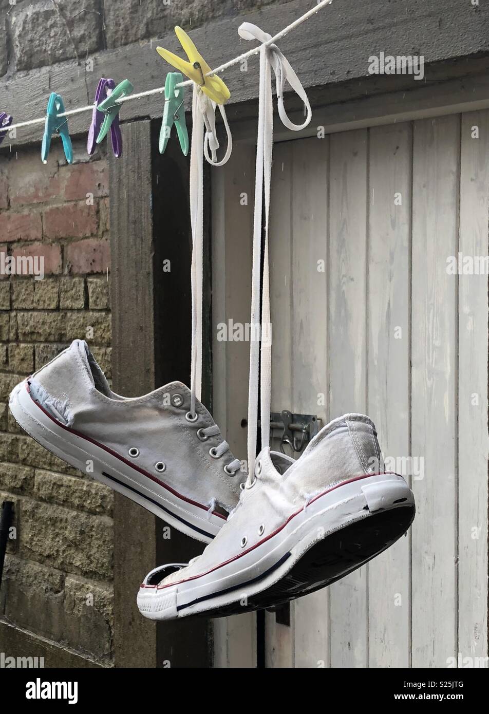 washing trainers
