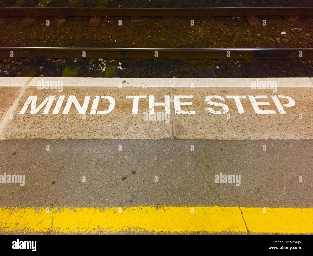 Mind The Step platform sign at Exeter Railway station Stock Photo - Alamy
