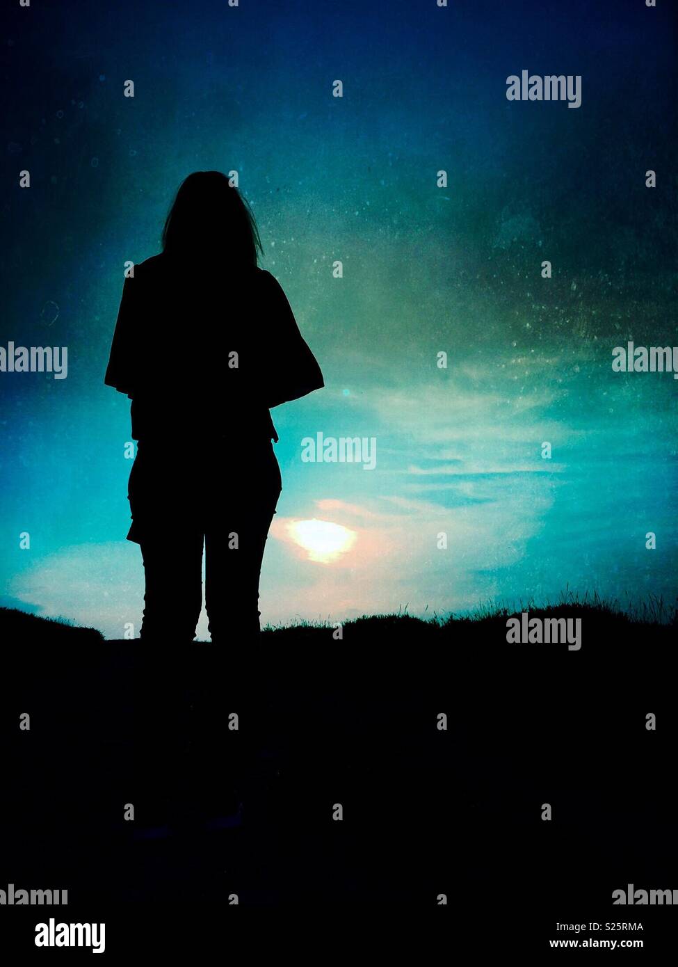 Woman silhouette sky hi-res stock photography and images - Alamy