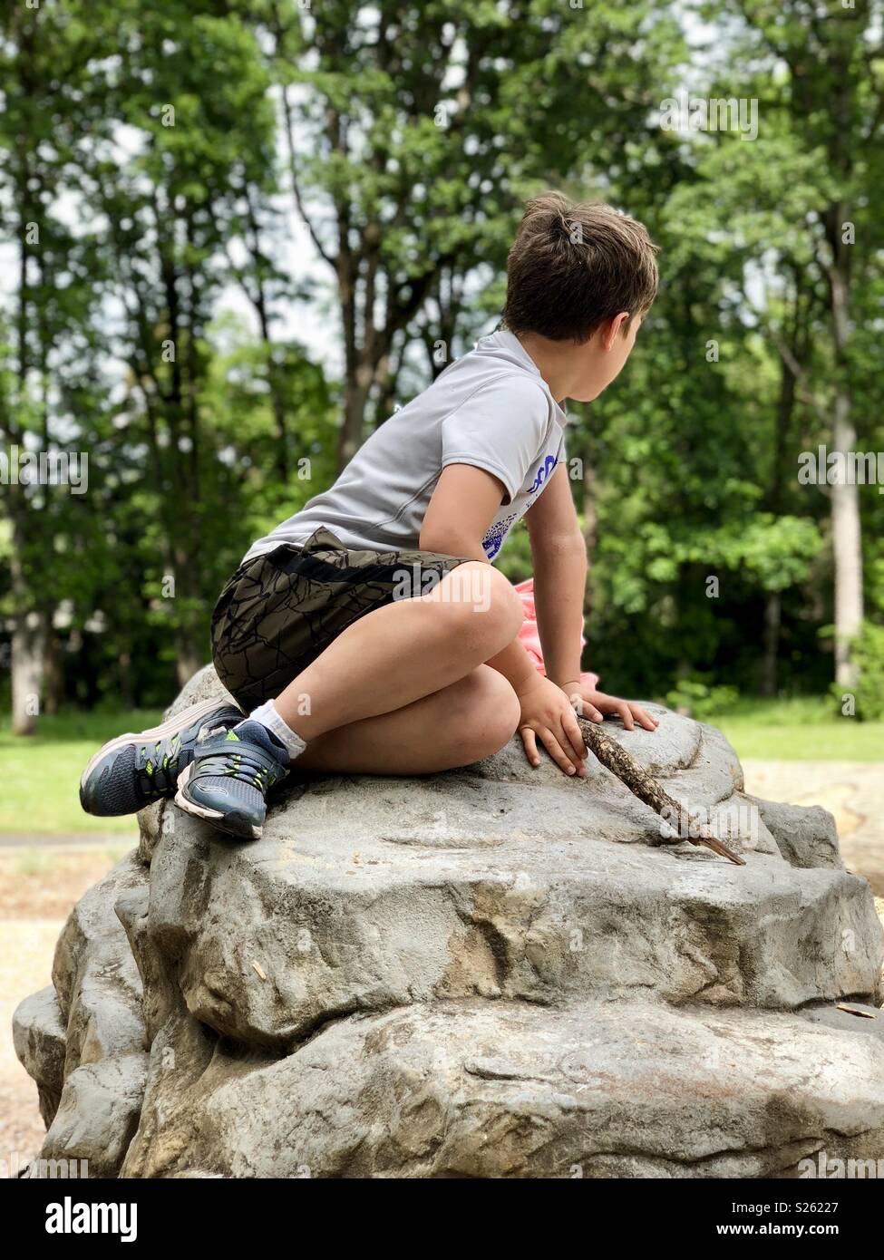 Boy on rock hi-res stock photography and images - Alamy