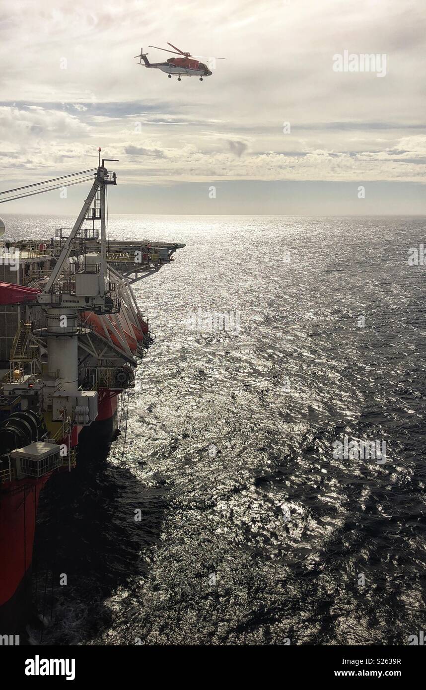 Helicopter leaving North Sea oil and gas rig. Credit Lee Ramsden / Alamy Stock Photo