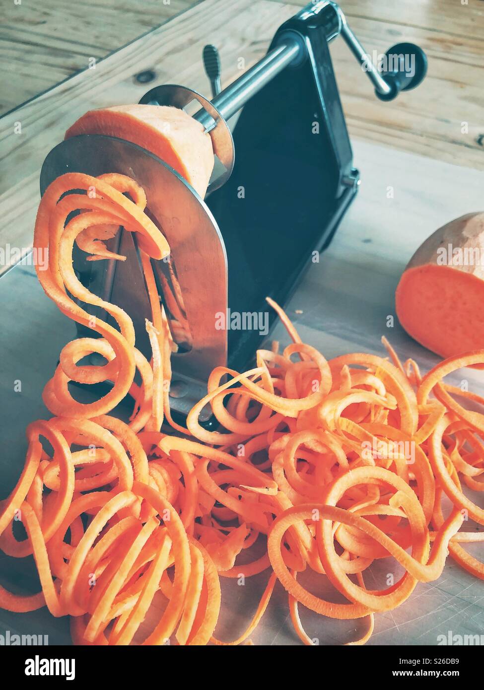 Spiralizer hi-res stock photography and images - Alamy