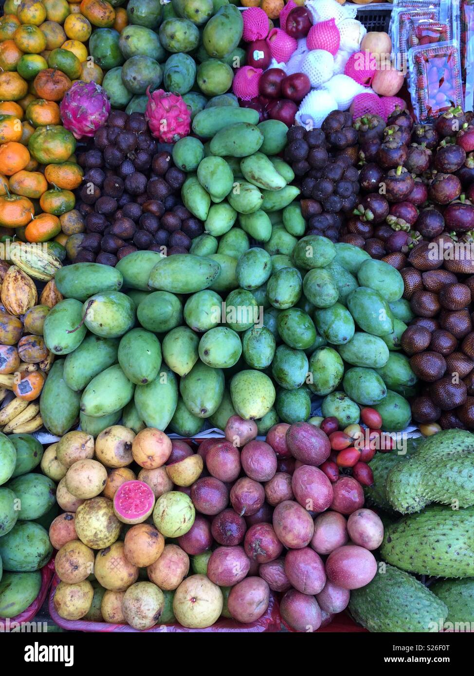 Tropical fruit stall hi-res stock photography and images - Alamy