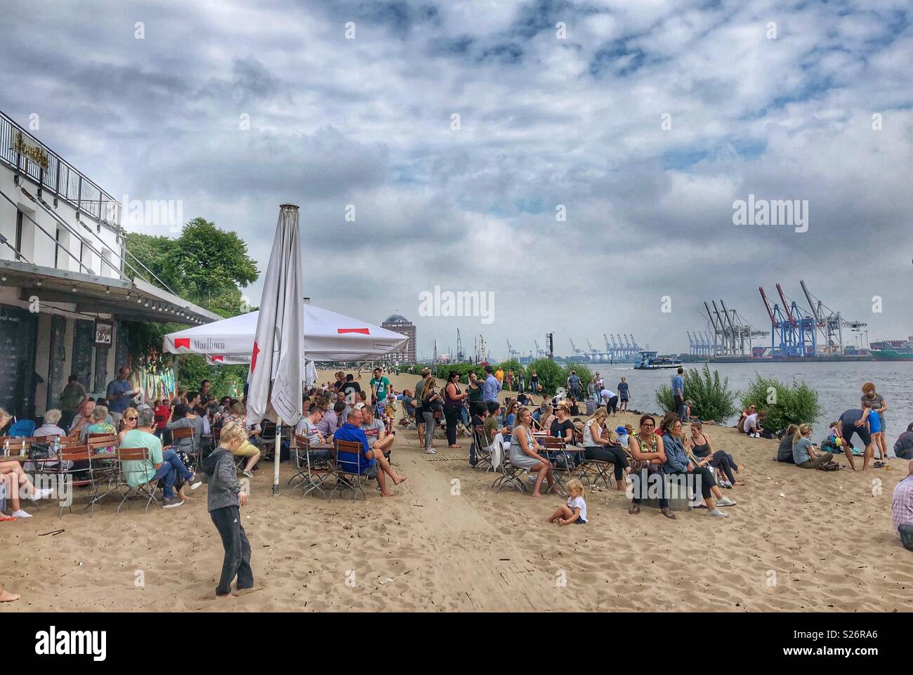 Families having fun at beach hi-res stock photography and images - Alamy