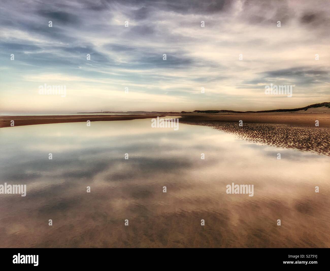 Sunset sky reflecting in water hi-res stock photography and images - Alamy