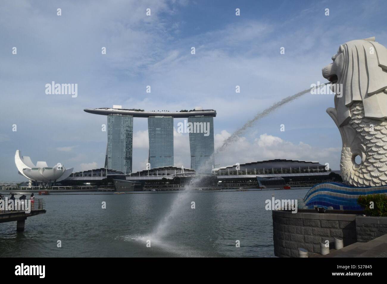 Singapore iconic landmarks hi-res stock photography and images - Alamy