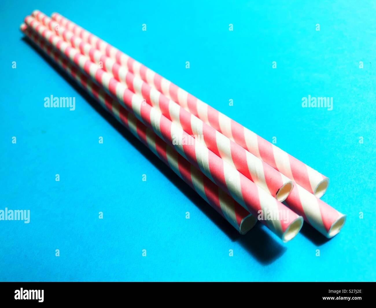Pink and white striped straws Stock Photo - Alamy