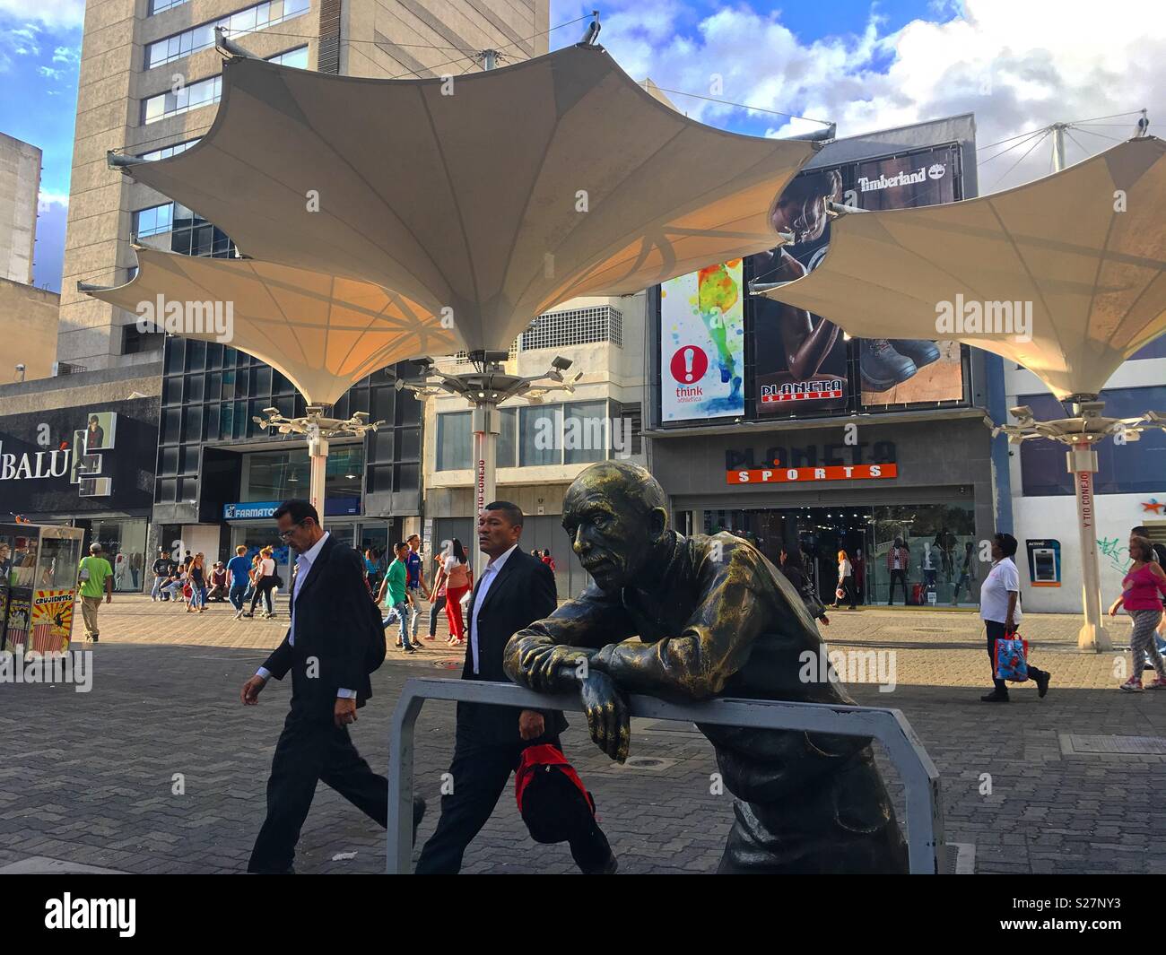 Sabana Grande Caracas Shopping. Vicente Quintero and Marcos Kirschstein.  Planeta Sports and Balu H&M stores. Caracas Venezuela. Pacheco Sculpture  Stock Photo - Alamy