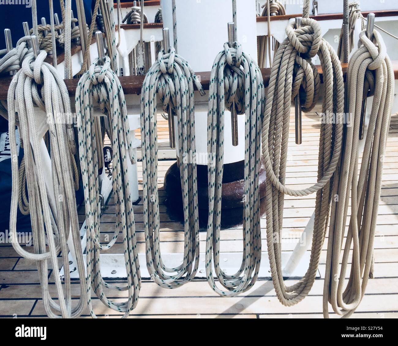 Rope and sail hi res stock photography and images Alamy