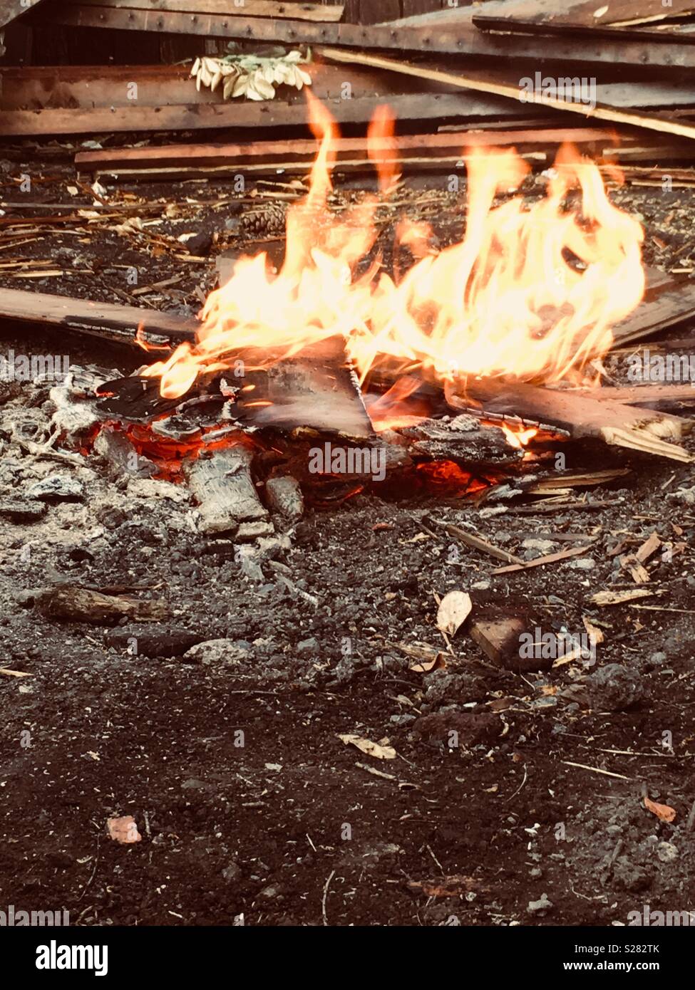 Burning rubbish hires stock photography and images Alamy