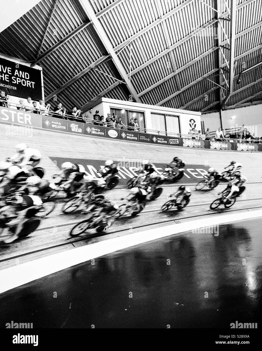 Cycling at the velodrome in Manchester Stock Photo Alamy