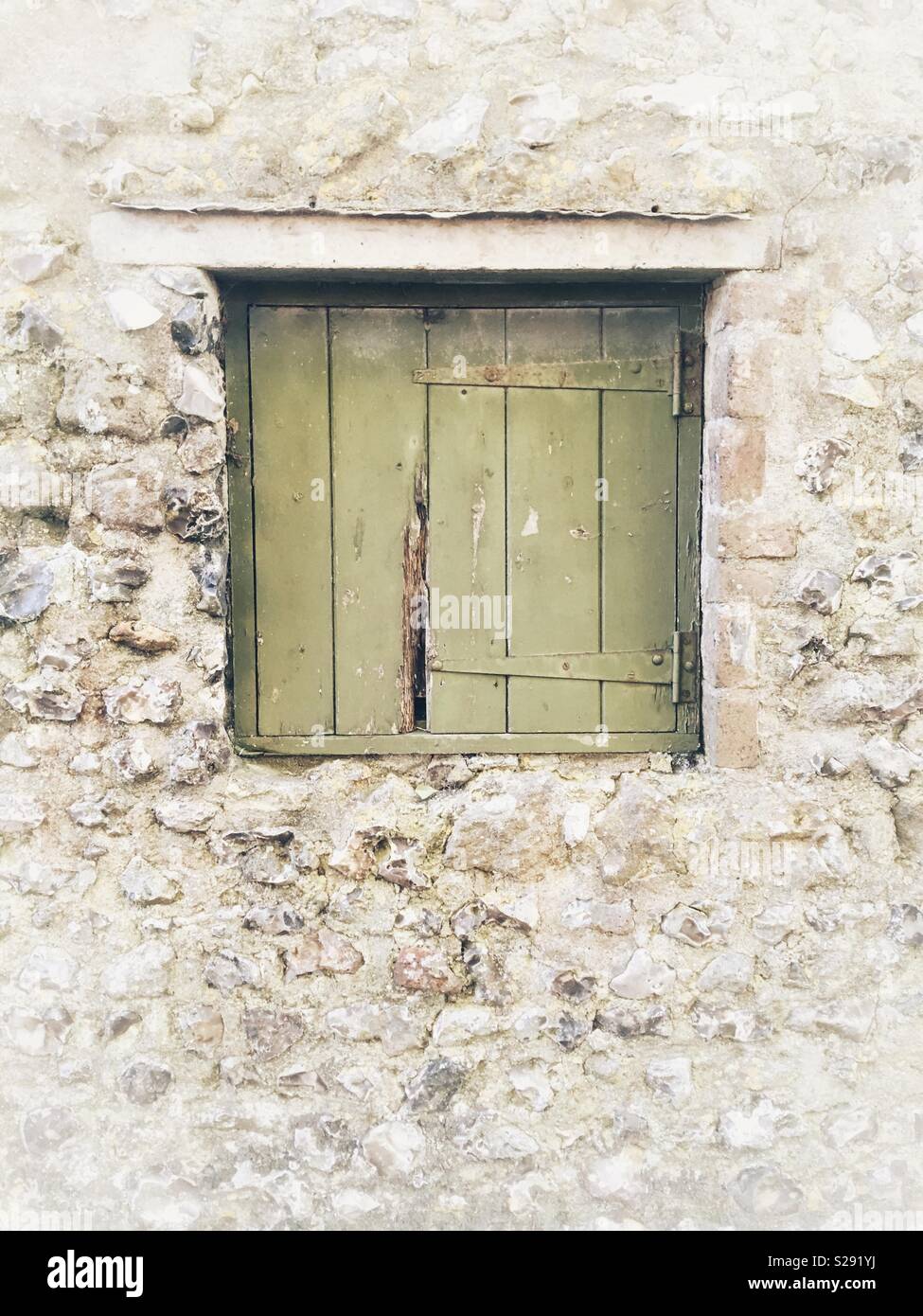 https://c8.alamy.com/comp/S291YJ/small-window-with-green-painted-wood-shutter-in-a-stone-wall-S291YJ.jpg
