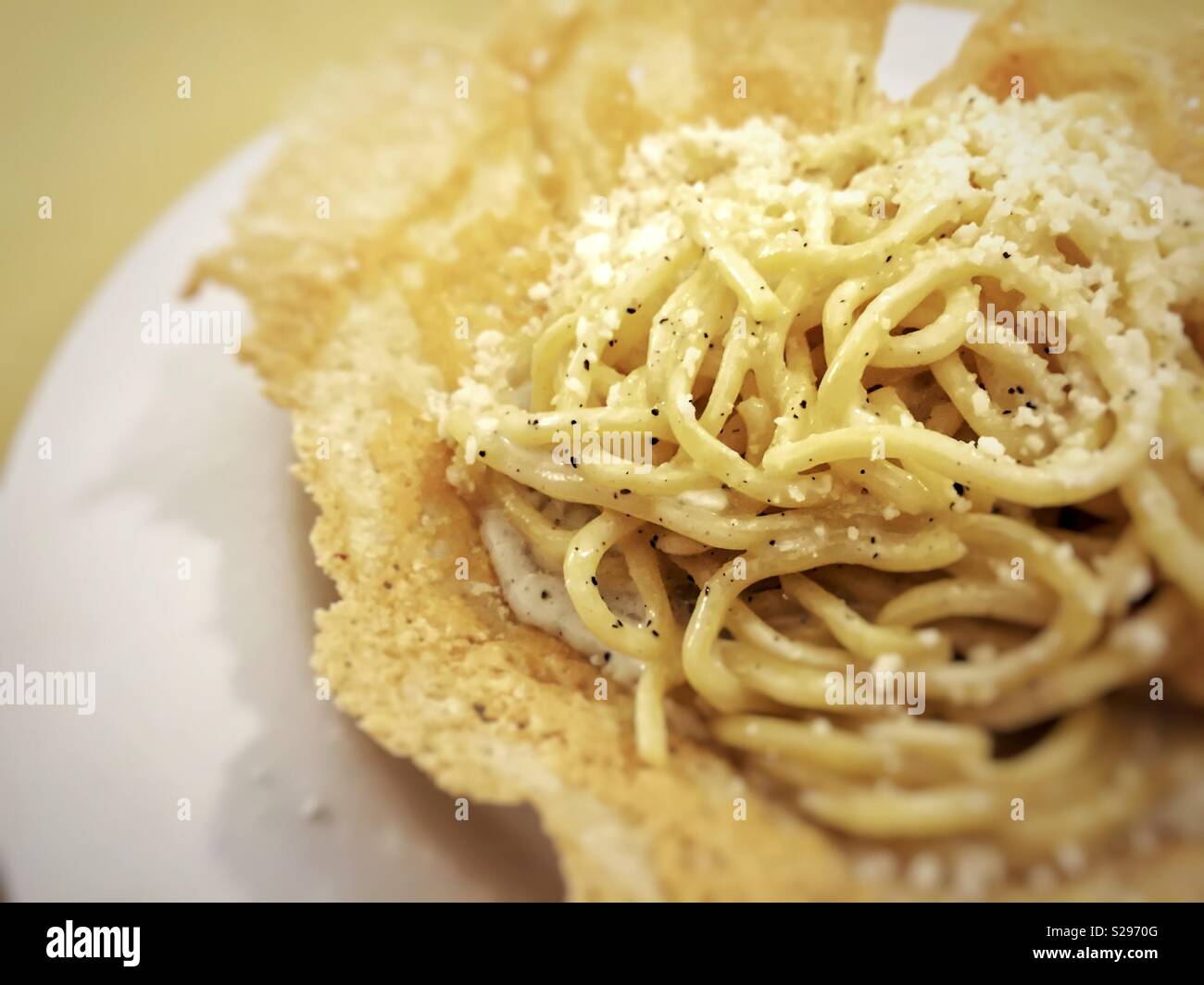 Traditional Italian cheese and pepper pasta Stock Photo Alamy