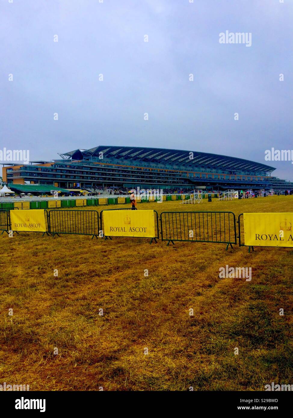 Racing at ascot hires stock photography and images Alamy