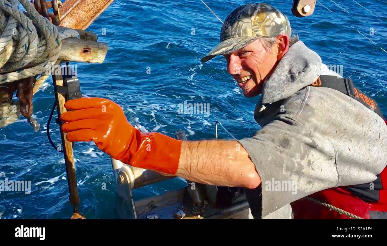 https://c8.alamy.com/comp/S2A1FY/determined-and-focused-handsome-senior-male-independent-commercial-fisherman-operates-fishing-equipment-while-long-line-fishing-for-halibut-in-the-north-pacific-ocean-off-the-oregon-coast-S2A1FY.jpg