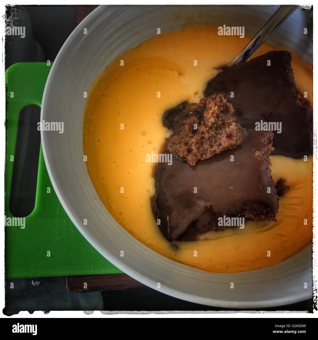 Sticky toffee pudding with custard Stock Photo Alamy