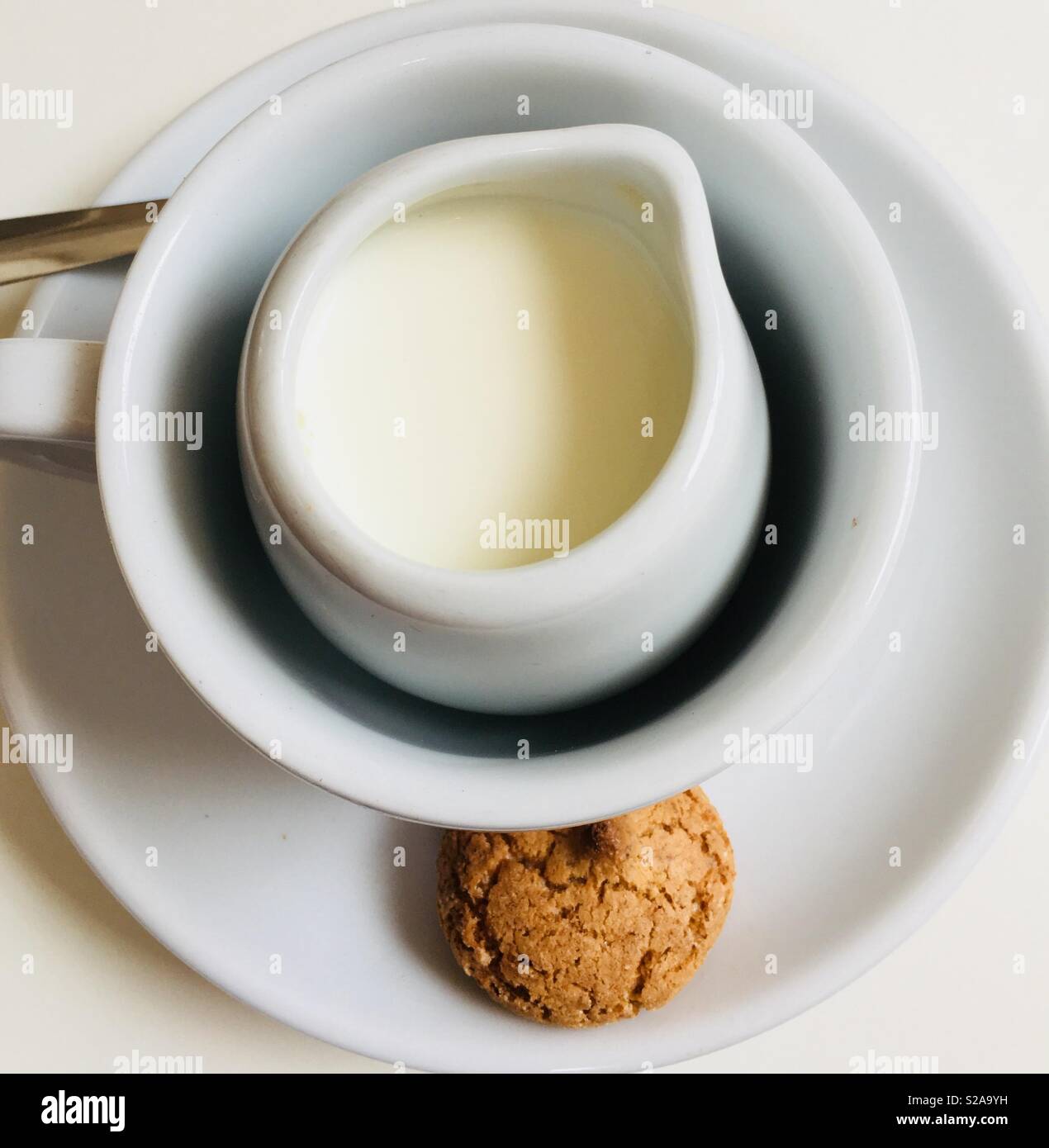 Cup and saucer biscuit hires stock photography and images Alamy