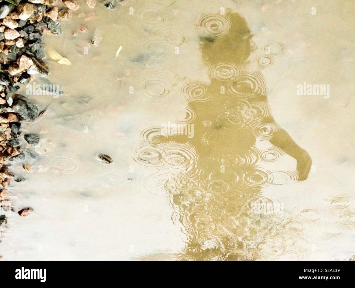 Child Puddle Ripple Small child silhouette hi-res stock photography and images - Alamy