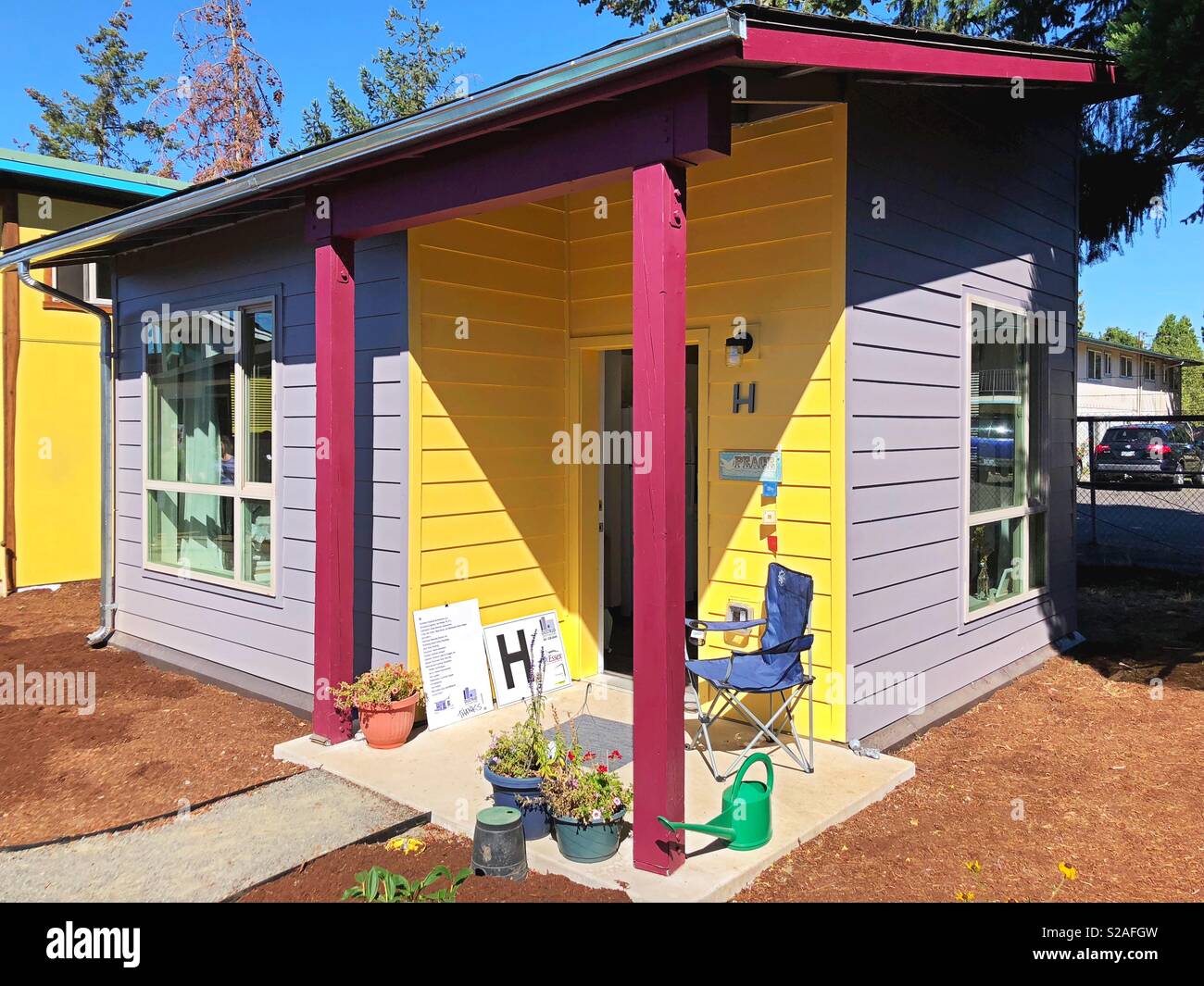 A tiny house at Emerald Village tiny house community in Eugene, Oregon, USA. Stock Photo