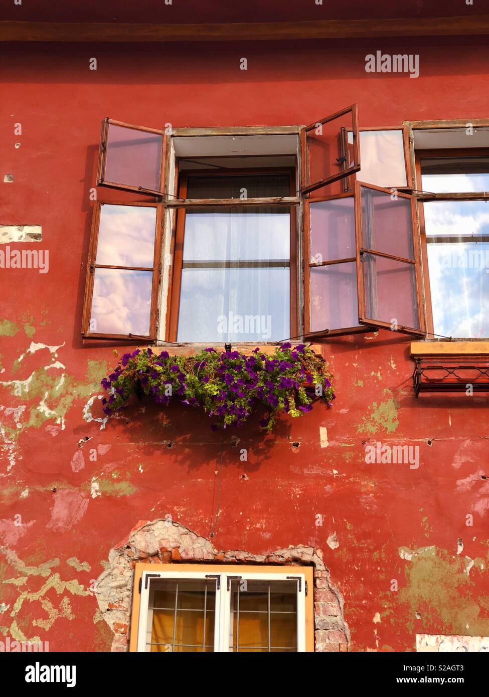 Building with open windows hi-res stock photography and images - Alamy