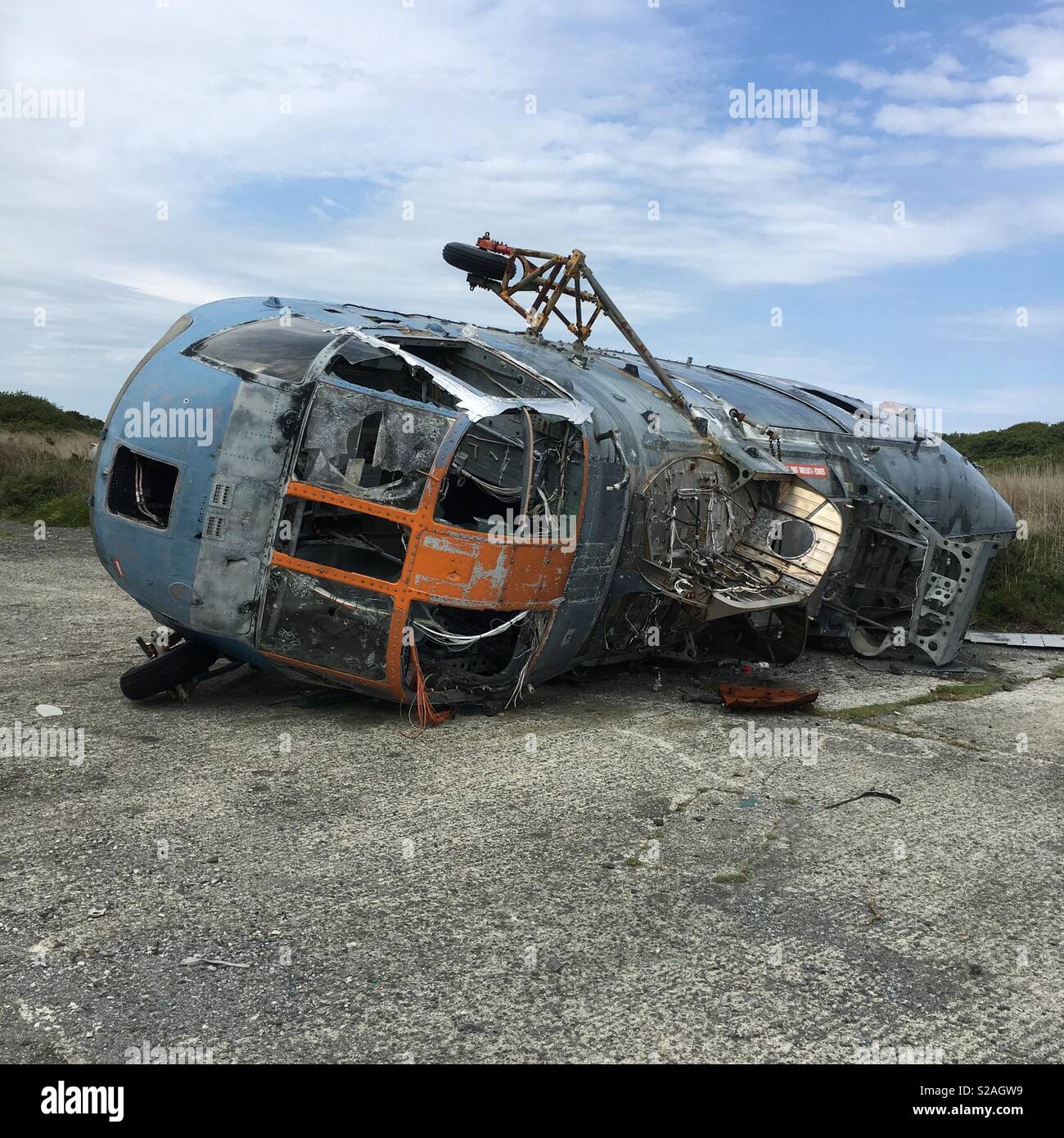 Abandoned helicopter hi-res stock photography and images - Alamy