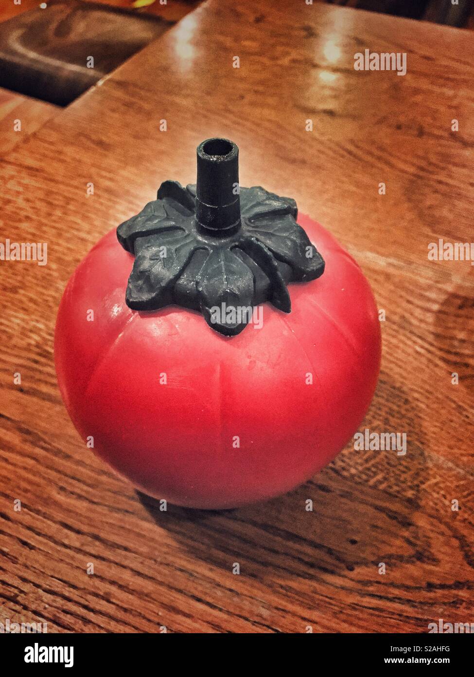 The tomato ketchup dispenser Stock Photo Alamy