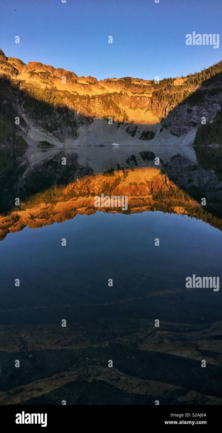 Sunrise at Malachite Lake, Alpine Lakes Wilderness, Washington, USA Stock Photo