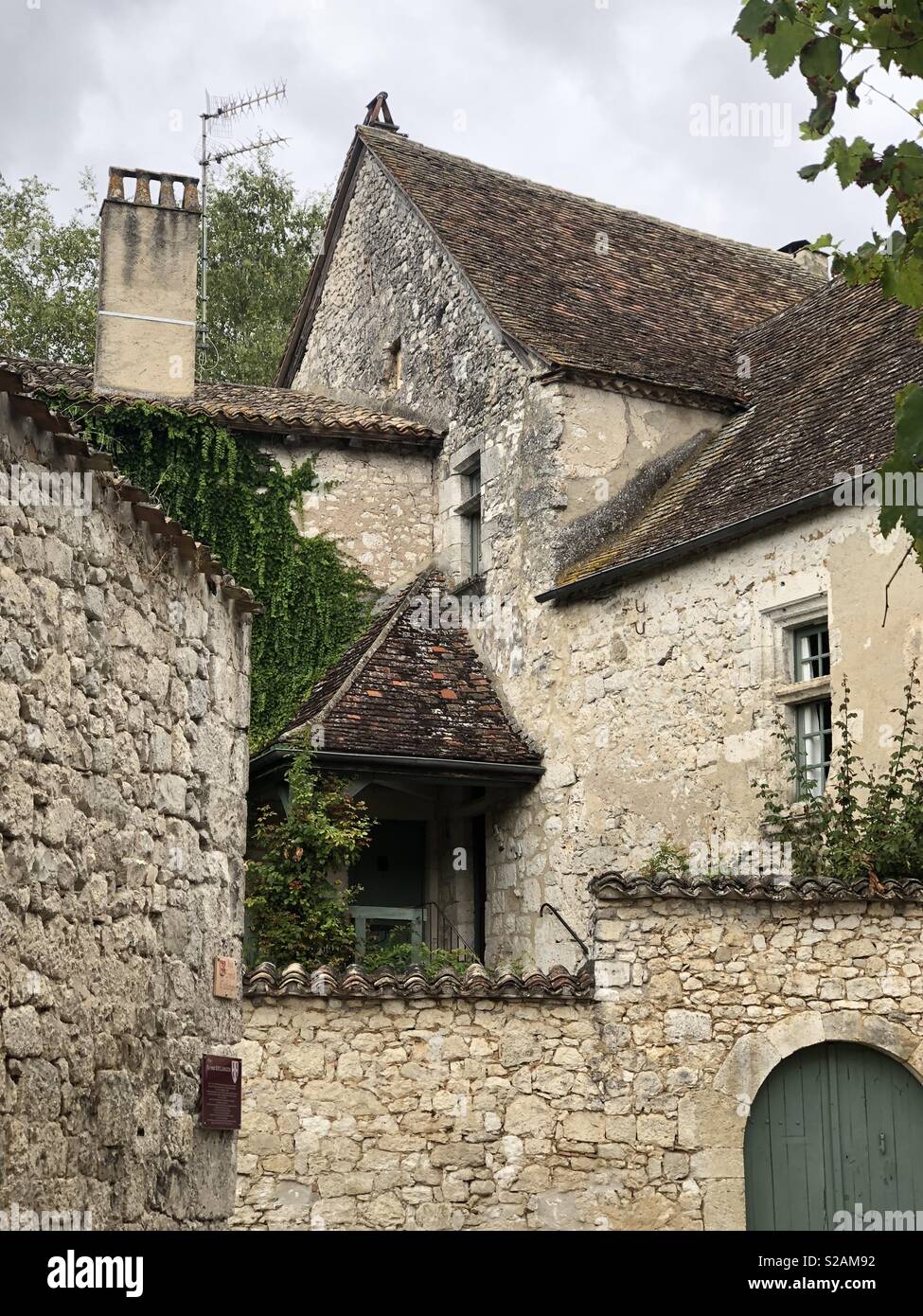 Quaint french village hi-res stock photography and images - Alamy