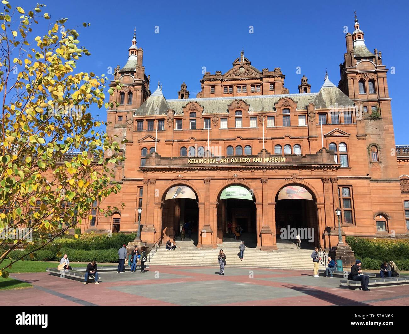 Entrance To Kelvingrove Art Gallery And Museum High Resolution Stock ...