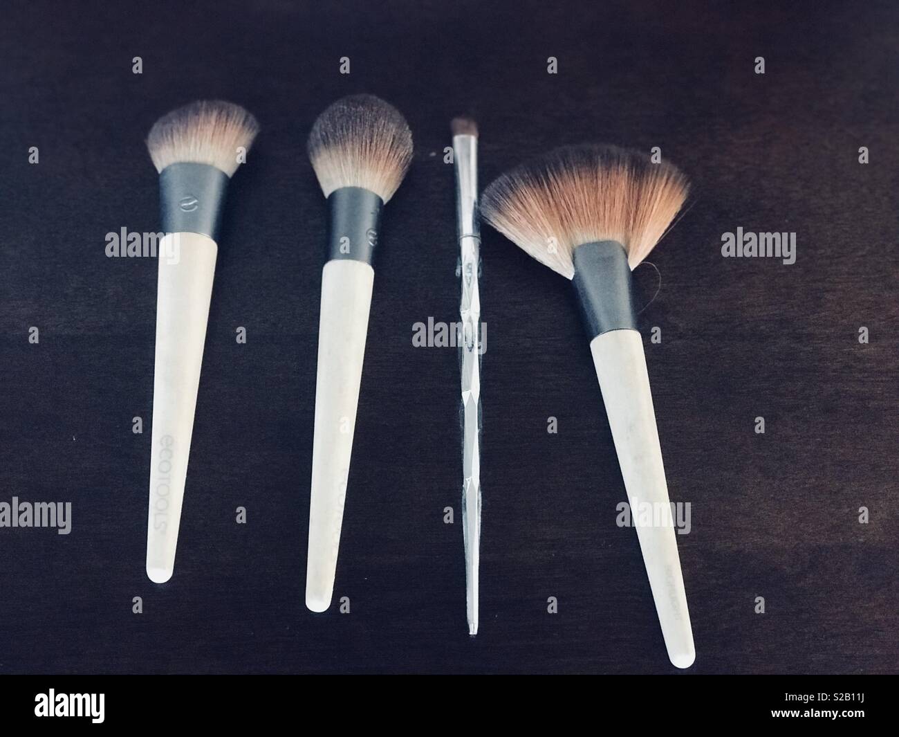 Makeup applicators makeup brushes for bronzer, blush, highlights and