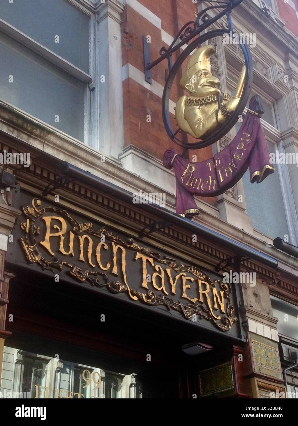 The punch tavern pub hires stock photography and images Alamy