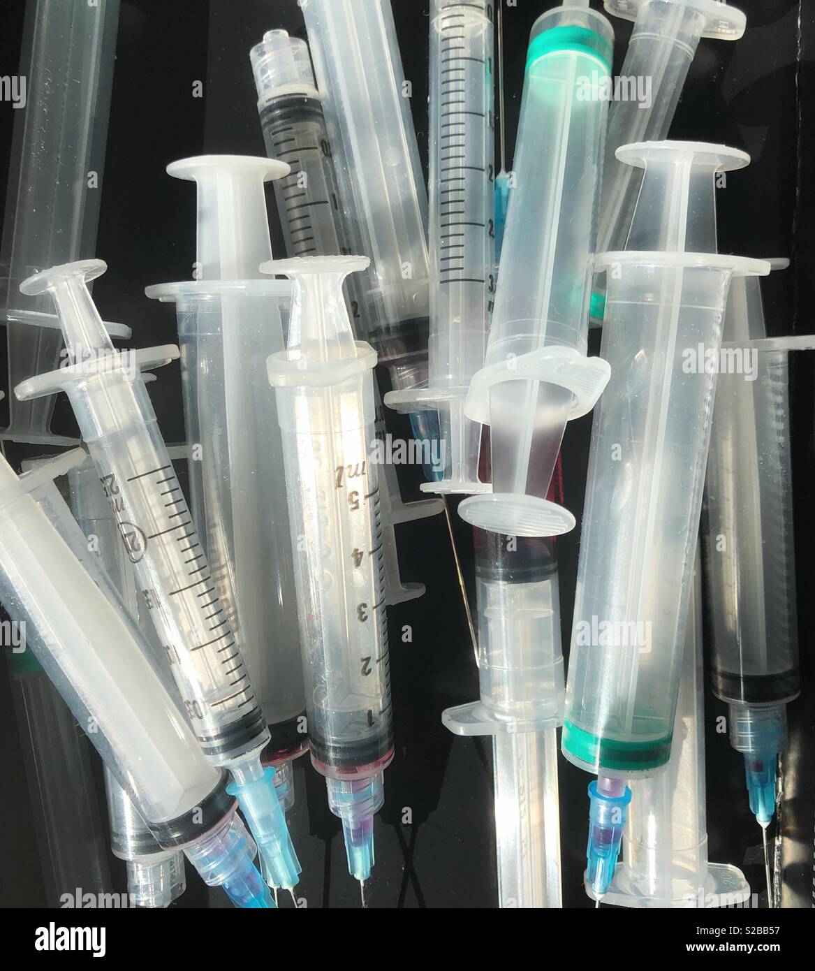 Box of syringes hires stock photography and images Alamy