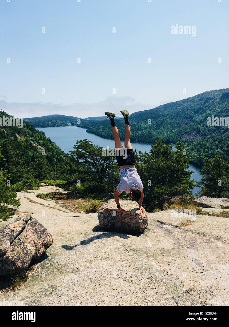 Hand stand hires stock photography and images Alamy