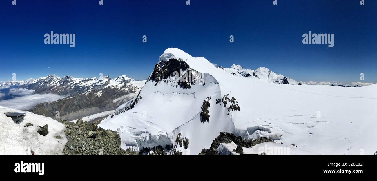O Breithorn (Corno Largo), é uma montanha situada na fronteira entre a Itália e a Suíça e faz parte dos Alpes Valaisanos, possuindo 4.164 m de altitude. Stock Photo