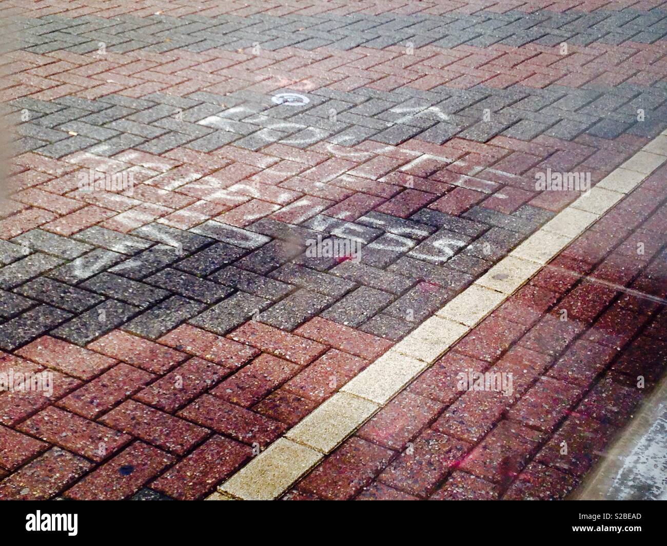 Wordt 'Route of happyness' . Graffiti painted om sidewalk. Stock Photo